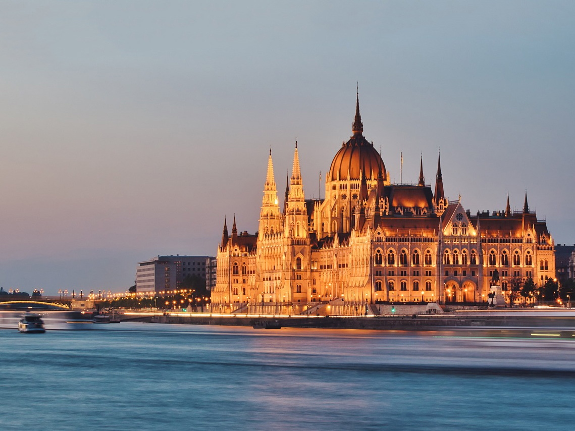 BUDAPEŞT-VYANA-PRAQA TURU